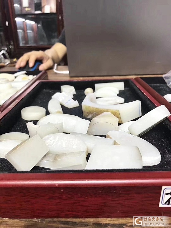 切了几盘羊脂白的小片料_和田玉