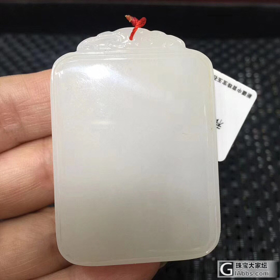 请大家帮忙看看一块平安无事牌是哪的料，青海还是且末_牌子和田玉