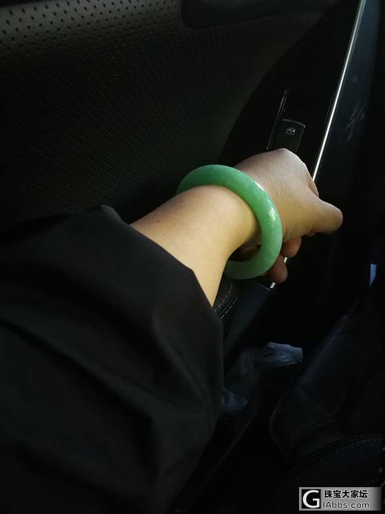 拍镯子光线很重要。_手镯翡翠