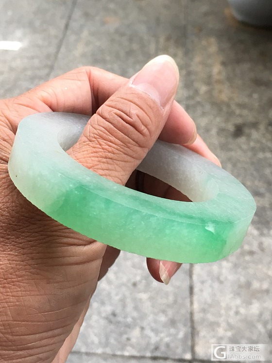 辣色手镯_手镯翡翠