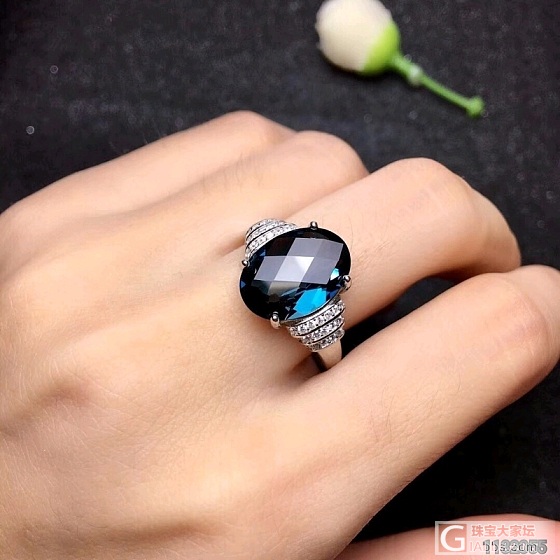 纯天然伦敦蓝蓝托帕石戒指
尺寸：10*12mm，925银镀白金  ￥1060.00_戒指托帕石