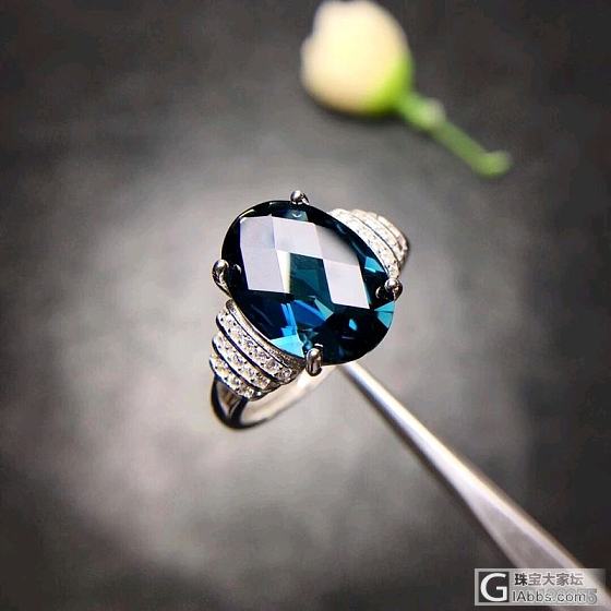 纯天然伦敦蓝蓝托帕石戒指
尺寸：10*12mm，925银镀白金  ￥1060.00_戒指托帕石