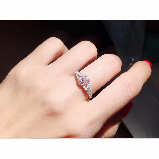 水滴💧粉钻戒指💍，主石0.162ct，副石0.282ct_戒指彩钻