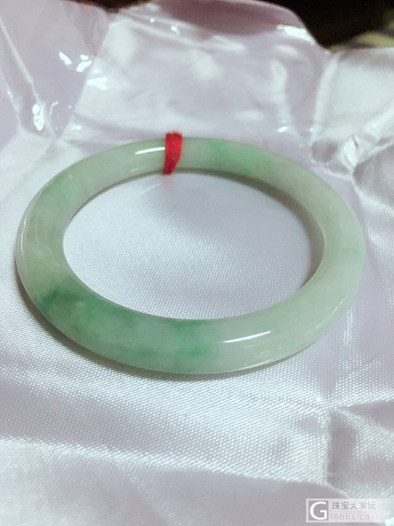 出个56圈口飘绿的圆条手镯，1500不包邮_手镯翡翠