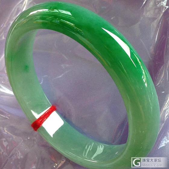 阳绿正圈尺寸：58-14-8.5水润光滑，色泽鲜艳，完美  大五_手镯翡翠