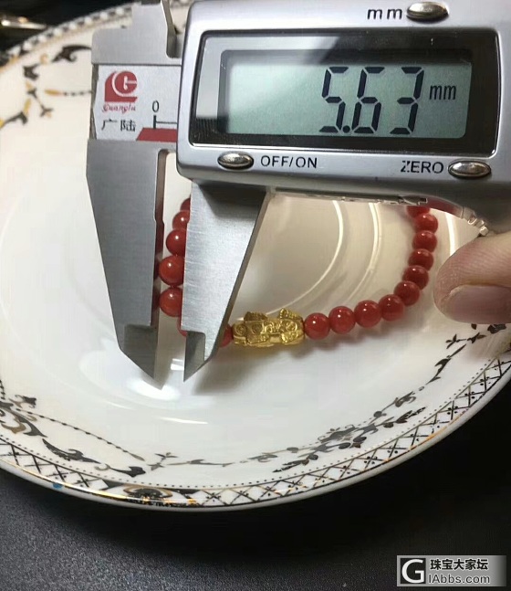 沙丁牛血手链，特价1180💰🉐️/条，配饰为999足金貔最后一条先款先得_珠串珊瑚