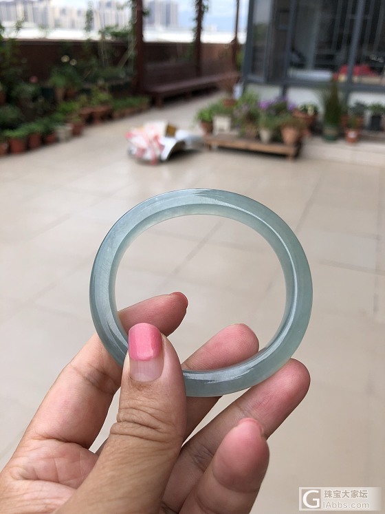 大家帮忙看看是A货翡翠嘛？值多少钱？_吊坠手镯翡翠
