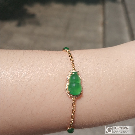 新入的小葫芦手链_镶嵌手饰翡翠