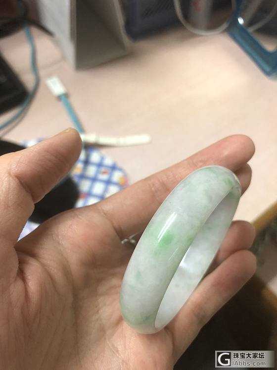 请各位老师帮忙看看这两个镯子如何_手镯翡翠