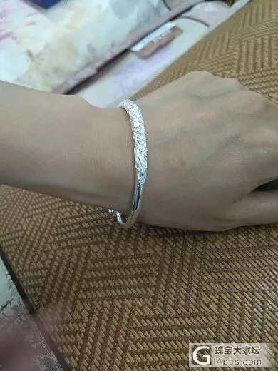 马蹄型和圆圈型你喜欢哪种？_手镯银
