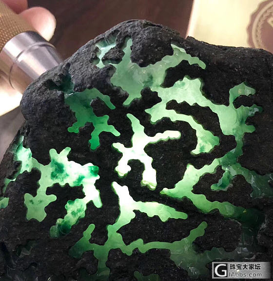 莫西沙开窗冰飘花手镯料_赌石翡翠