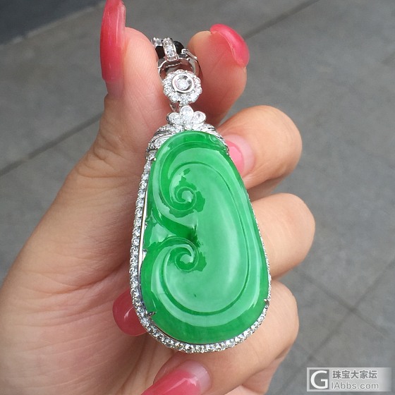 翡翠绿如意，大件饱满_挂件翡翠