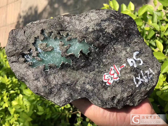 莫湾基开窗飘花手镯料_原石翡翠