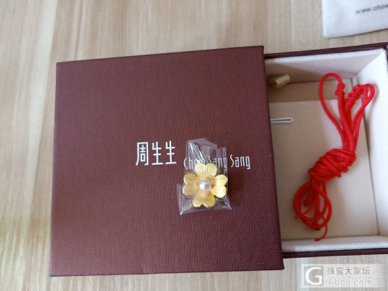 周生生珍珠花300每克出_吊坠金