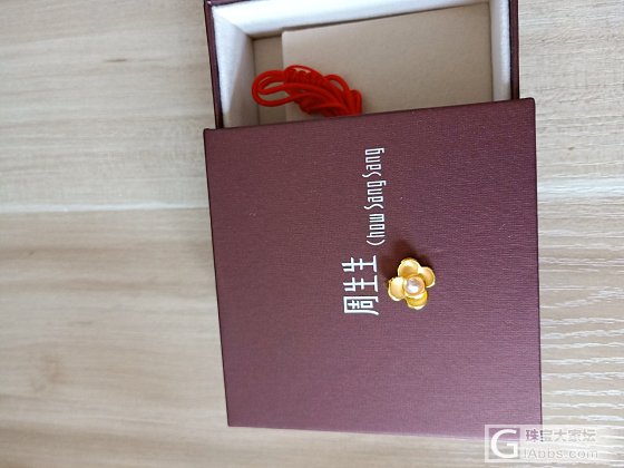 周生生山茶花310每克出_吊坠金