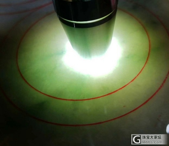 大家来论评这块木那改口手镯料_翡翠