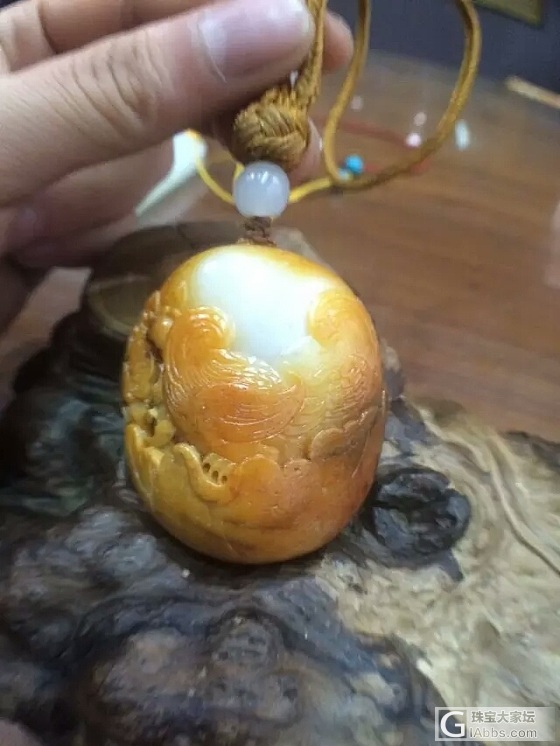 皮色巧雕安居乐业海派坦克家出品_挂件和田玉