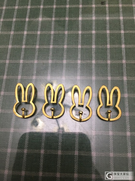 周生生绝对大气_周生生吊坠金