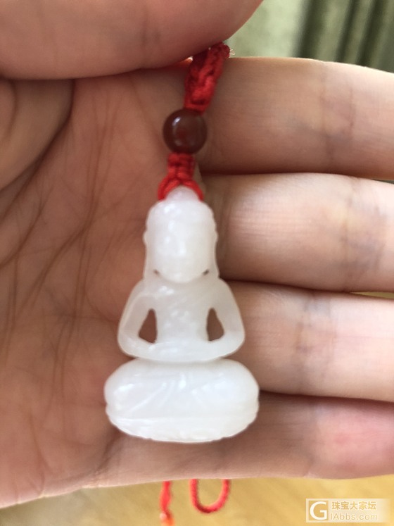 求解：朋友送的，只想知道能否能长期佩戴？（因为听说假的长期戴对身体不好）。_玉石挂件