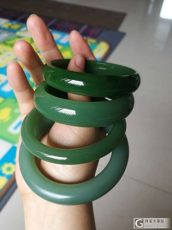 忽然间对碧玉就没兴趣了_碧玉手镯