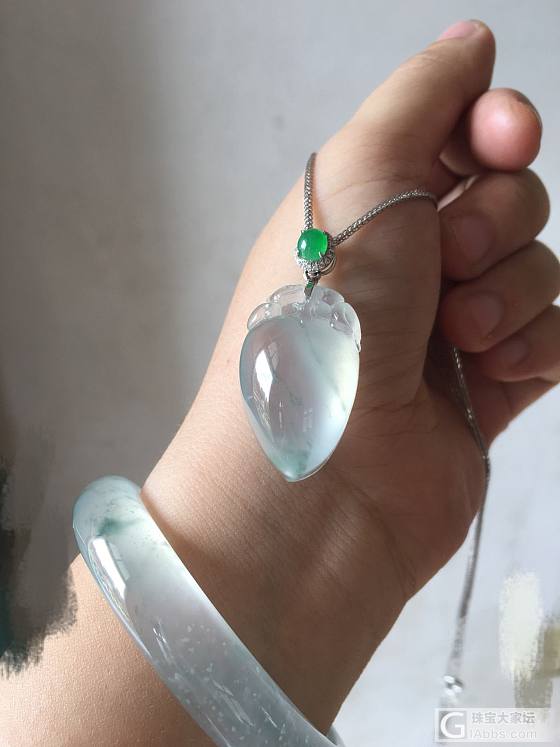发现我的小圆桃还挺百搭_挂件翡翠
