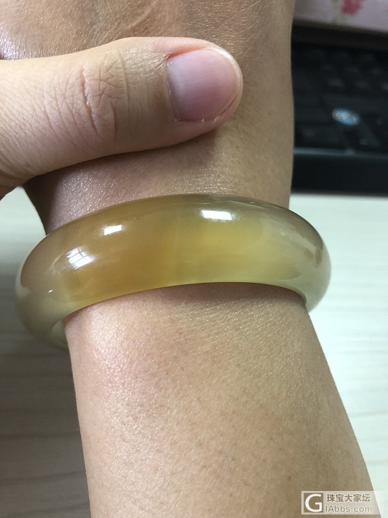 同事的手镯，非得让我秀秀！大气吧_手镯玉髓玛瑙