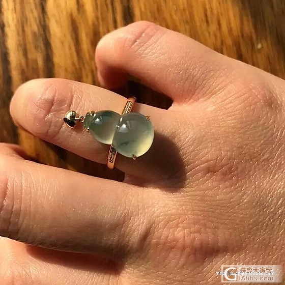 新购一个翡翠葫芦戒指，感觉有点贵_戒指翡翠