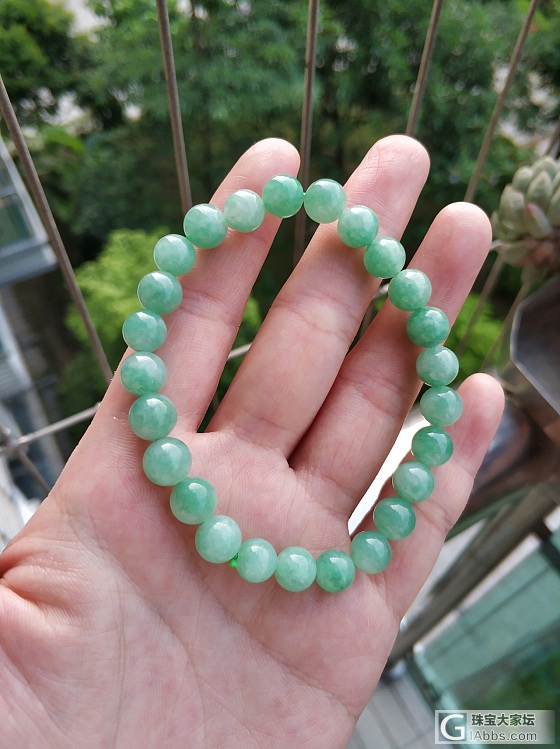 老爹买的翡翠珠串，大家看A不？怕他吃药。_珠串翡翠