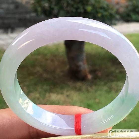 春带彩手镯大家了解吗？_手镯翡翠