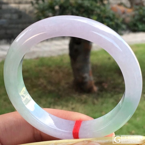 春带彩手镯大家了解吗？_手镯翡翠