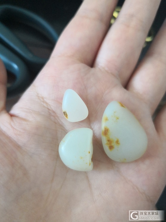 小小的白瓜子，刚从千里之外回来_原石和田玉