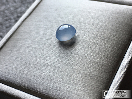 图片两颗，更偏像哪颗？_蛋面翡翠