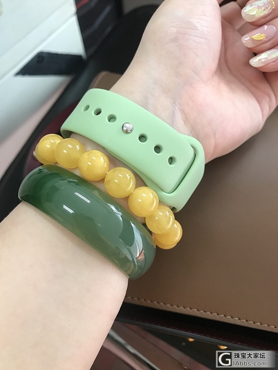 每日一晒，今天戴这些and新做了指甲_手饰琥珀蜜蜡和田玉