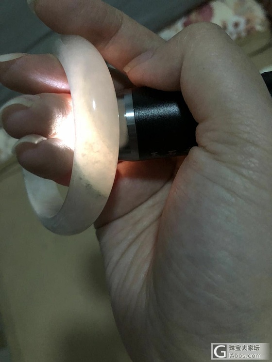 翡翠手镯好像买坑了，大家来看看是不是裂，或者不A_手镯翡翠