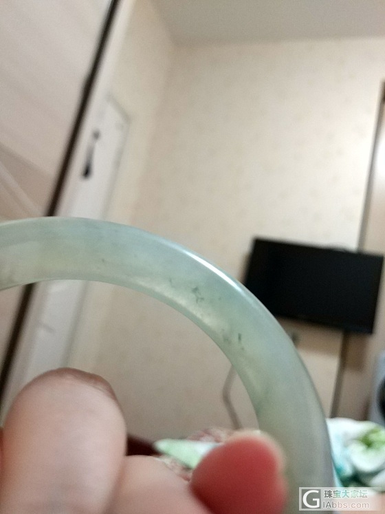 翡翠手镯好像买坑了，大家来看看是不是裂，或者不A_手镯翡翠