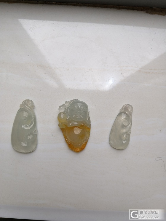 现在手上仅有的翡翠，都不贵，之前被摔坏一个贵妃，一片叶子，一个壁虎，再也买不起了_挂件翡翠