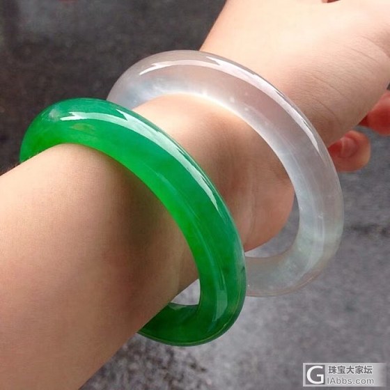 玉名坊翡翠:翡翠手镯如何估算她的价值!
