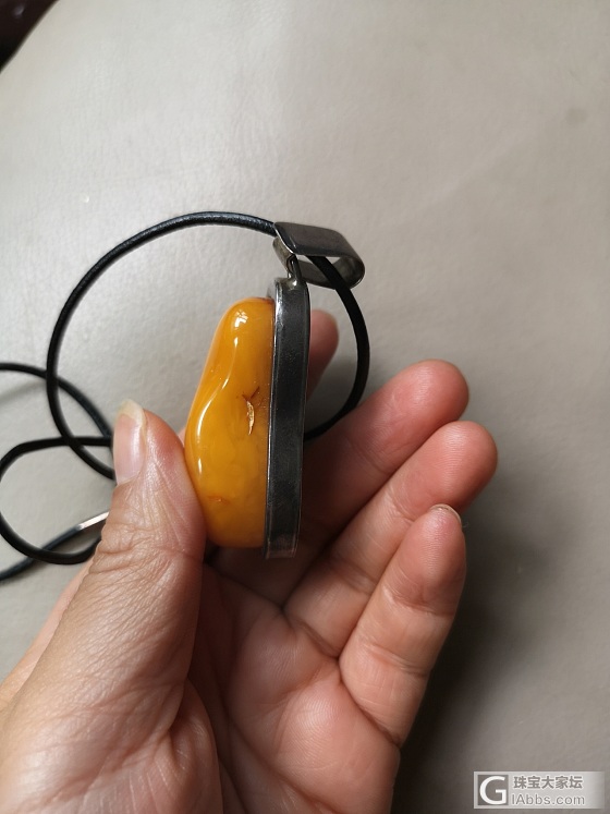 请教这块蜜蜡怎么整容？_挂件蜜蜡