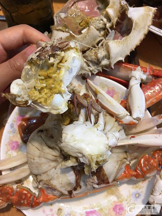 坐标青岛，李村大集，大活螃蟹15一斤🦀️，你们就直接说恨不恨吧～～_闲聊美食