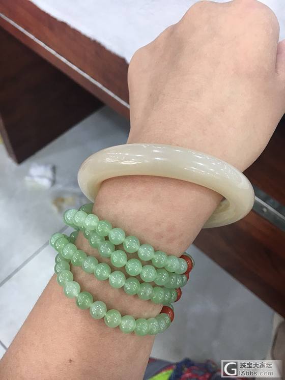 今天这个，明天那个，老公说我天天换镯子，没办法，做这个有优势_手镯和田玉