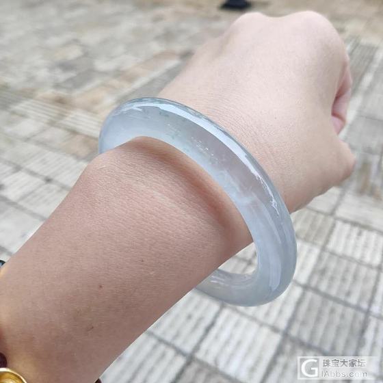 不用考虑钱，二选你挑哪只_手镯翡翠