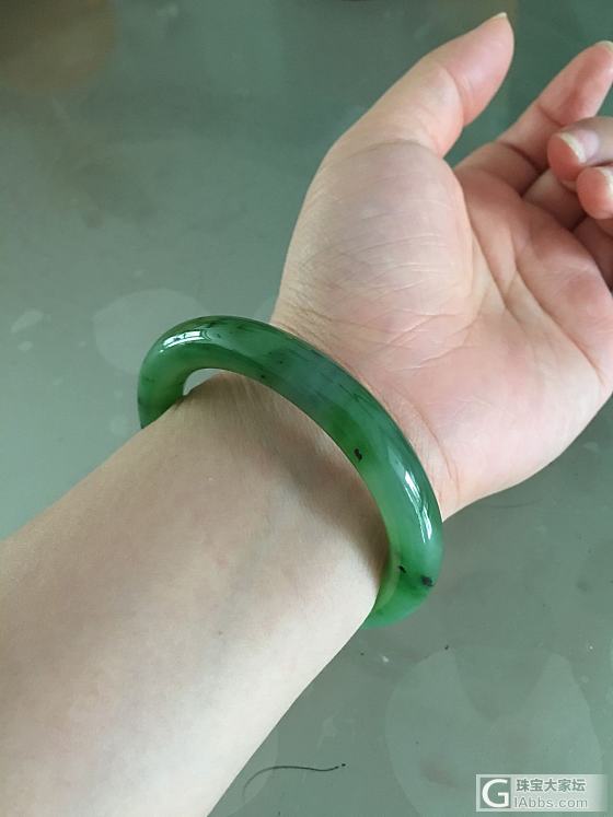 请大家帮看看可不可以入？_和田玉手镯翡翠