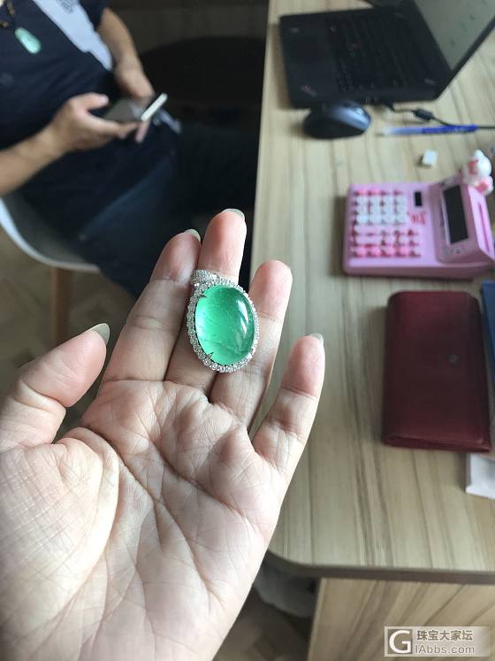 终于拍到正常的颜色了_祖母绿吊坠