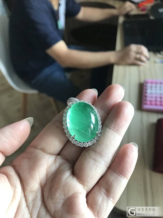 终于拍到正常的颜色了_祖母绿吊坠