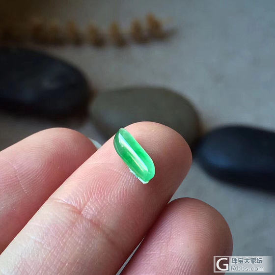 荧光刷刷的_戒面翡翠