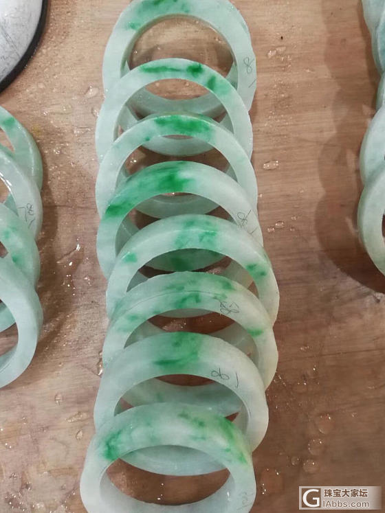 会有不一样的惊喜吗？_手镯翡翠