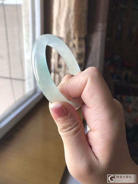 别人送的，我不懂，哪位亲能帮我看看大概值多少钱？_手镯翡翠