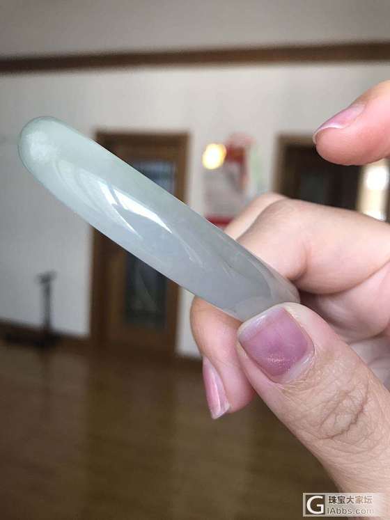 别人送的，我不懂，哪位亲能帮我看看大概值多少钱？_手镯翡翠