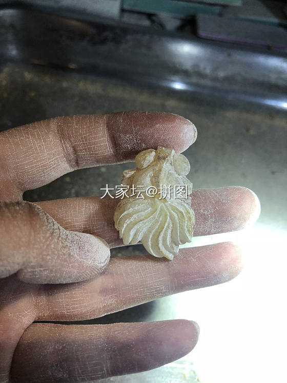 雕了条鱼_打磨琥珀蜜蜡
