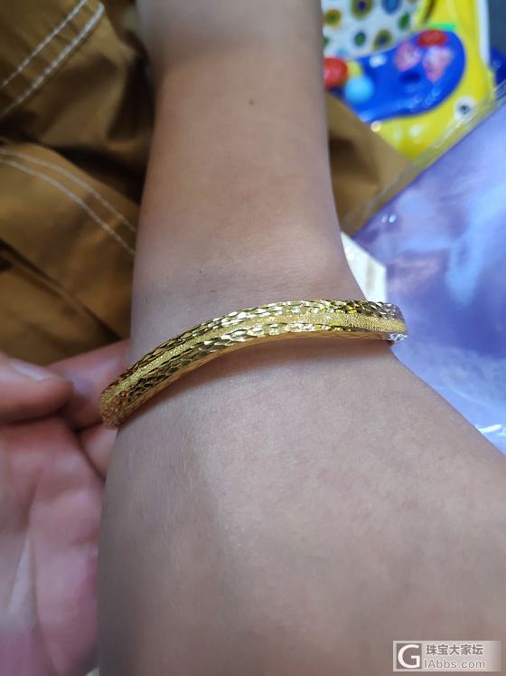 自己家里的镯子不戴，迷上戴金子_手镯翡翠